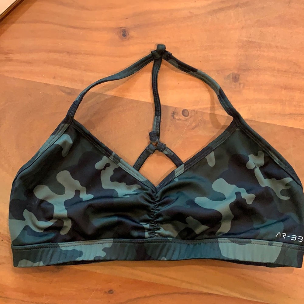 AR-33 camouflage sports bra